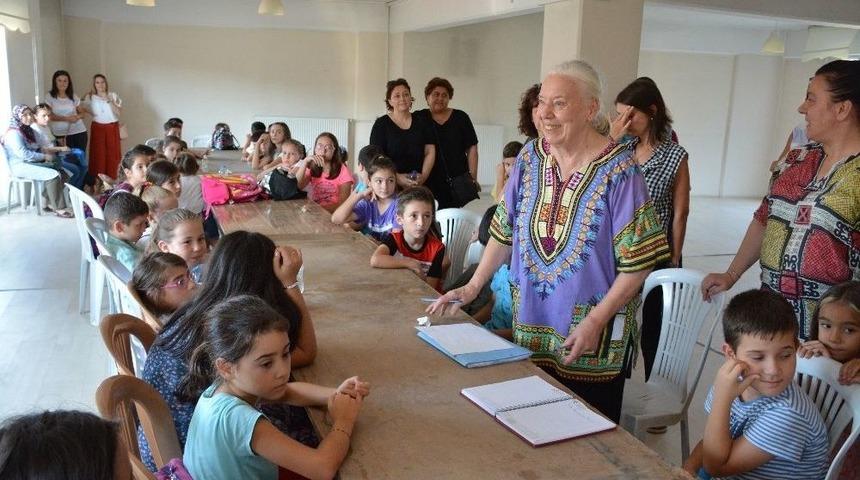 &Ccedil;ocuklar Sanat At&ouml;lyesinde