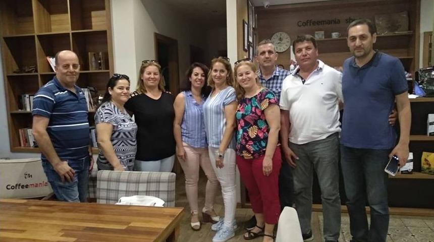 32 Yıl Sonra Aynı Sırala Oturup Hasret Giderdiler