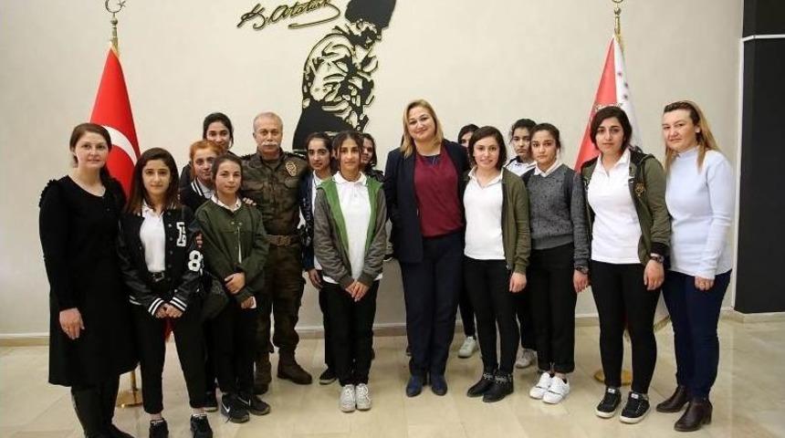 Vali Toprak&rsquo;ın Eşi, &Ouml;ğrencilerin Hayalini Ger&ccedil;ekleştirdi