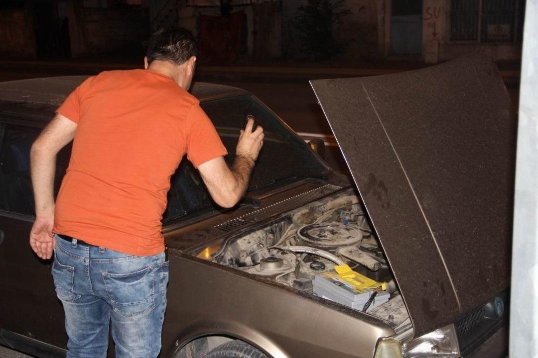 Otomobile Giren Yılana Biber Gazlı M&uuml;dahale