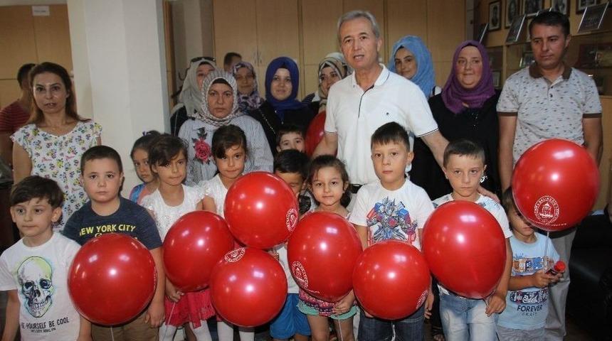 Bakkallar Odası &Ccedil;ocukları Sevindirdi