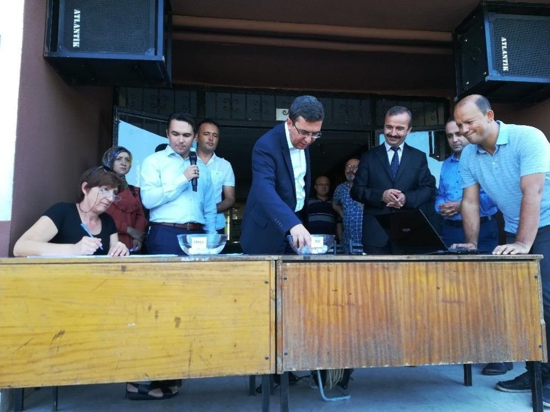 İlkokul 1.sınıf &Ouml;ğrencilerinin Şubeleri Kura İle Belirlendi