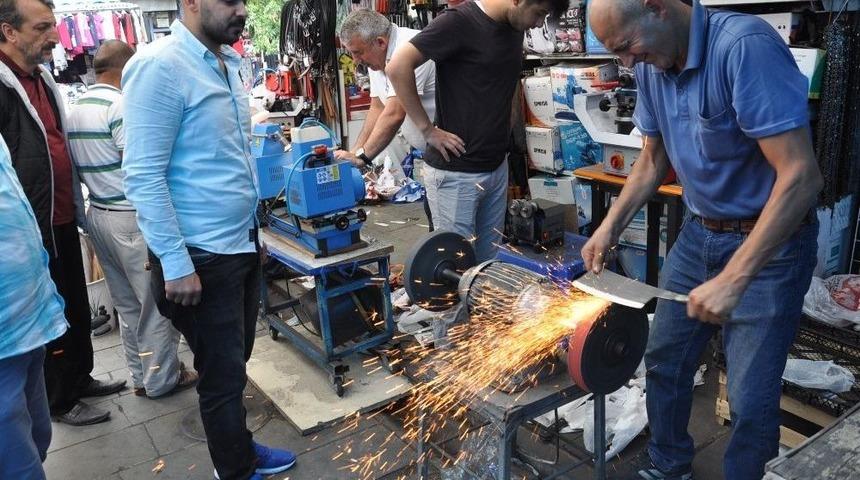 Kars&rsquo;ta Bayram &Ouml;ncesi Bı&ccedil;aklar Bileniyor