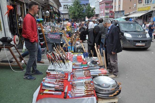 Kars’ta Bayram Öncesi Bıçaklar Bileniyor