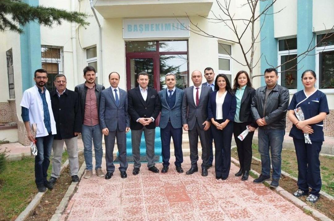 Başkan Bakıcı&rsquo;dan Sağlık &Ccedil;alışanlarına Karanfilli Kutlama