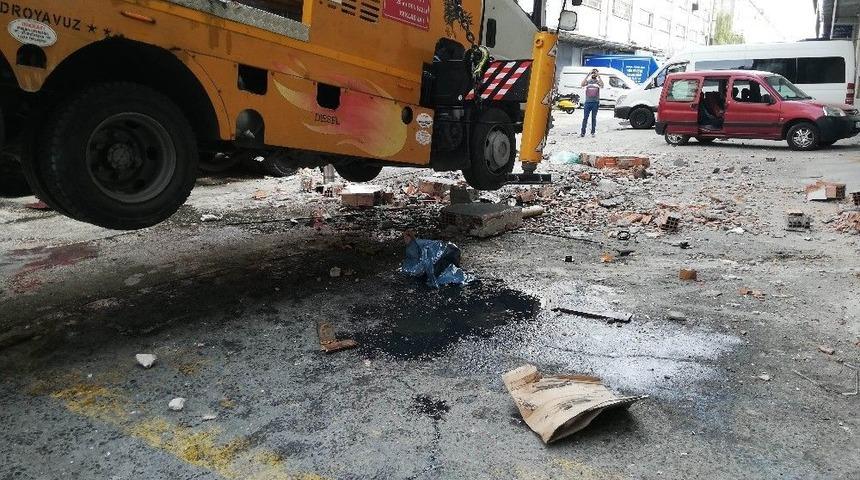 Sanayi Sitesinde 8 Tonluk Vin&ccedil; Devrildi