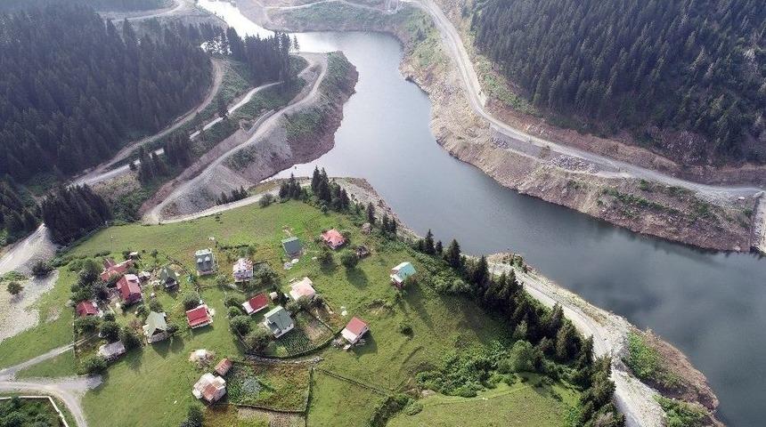 Etrafı Ormanlarla &Ccedil;evrili G&ouml;let B&uuml;y&uuml;l&uuml;yor