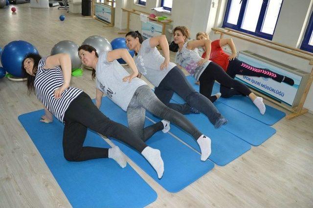 Aerobik Ve Step Derslerine Yoğun İlgi