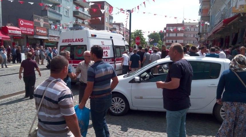 Tekkek&ouml;y Meydanında 100 Kişi Birbirine Girdi: 10 Yaralı