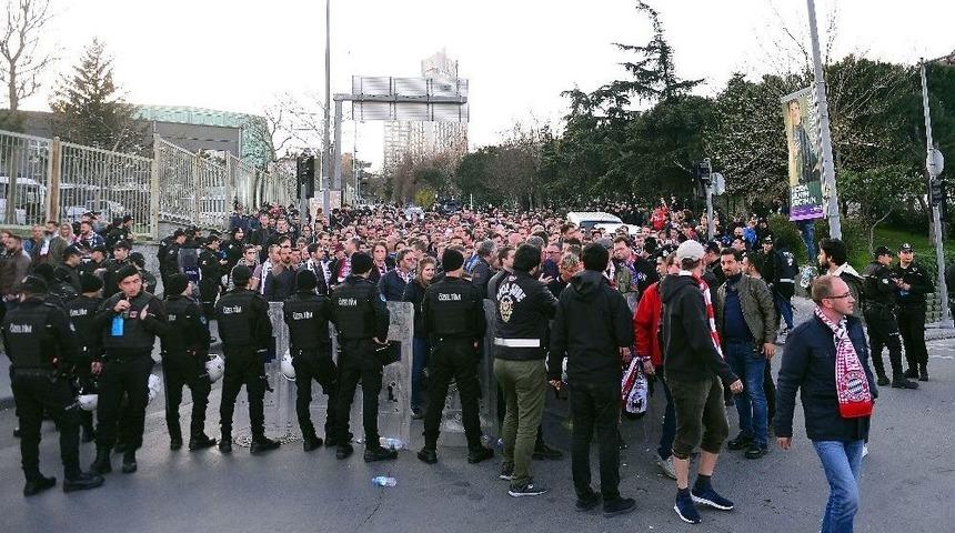 Bayern M&uuml;nih Taraftarı Stada Geldi