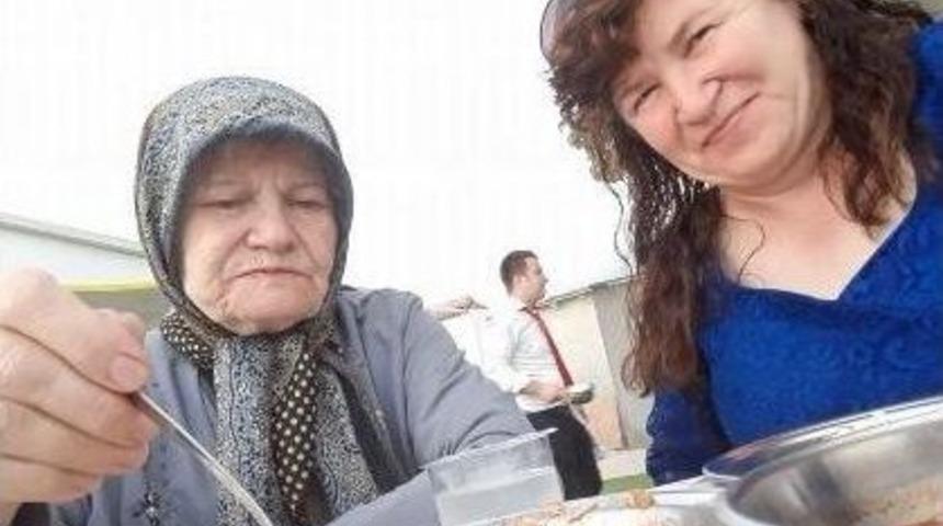 "annem 3 G&uuml;nd&uuml;r &Ouml;lm&uuml;ş Ben &Uuml;zerinde Yatıyormuşum" Diyen Kadın Tutuklandı