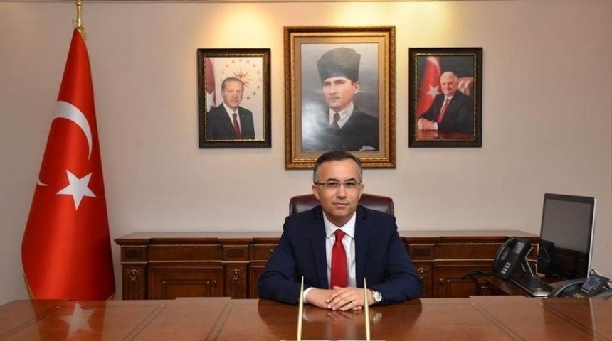 Karab&uuml;k Protokol&uuml; Vatandaşların Bayramını Kutladı