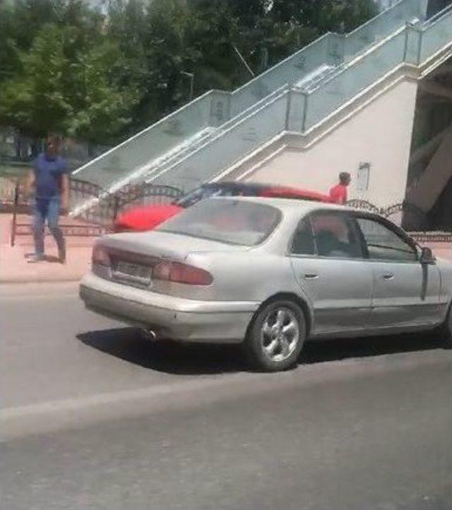 Trafikte Geri Geri Giden Araç Sürücü Cezadan Kaçamadı