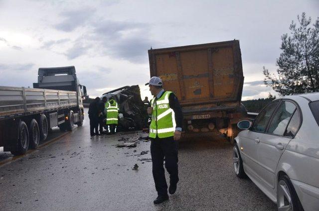 Tırın Dorsesi Karşı Yönden Gelen Tıra Çarptı: 1 Yaralı