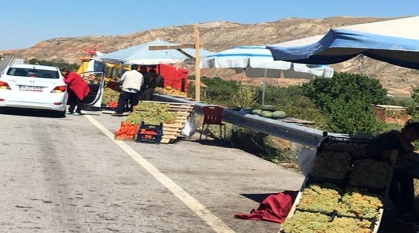Tezgahları Kaldırılan &Ccedil;ift&ccedil;iler İle Polis Ve Jandarma Arasında Arbede Yaşandı