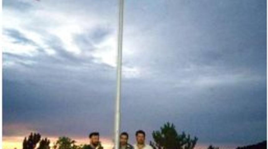 Kampanya Yapıp K&ouml;ylerine Dev T&uuml;rk Bayrağı Diktiler