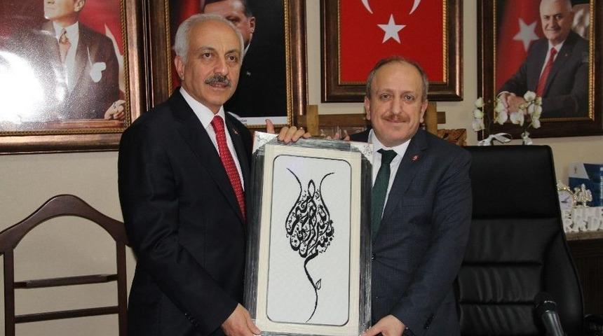 Başkan G&uuml;l&rsquo;den Ak Parti&rsquo;ye Ziyaret