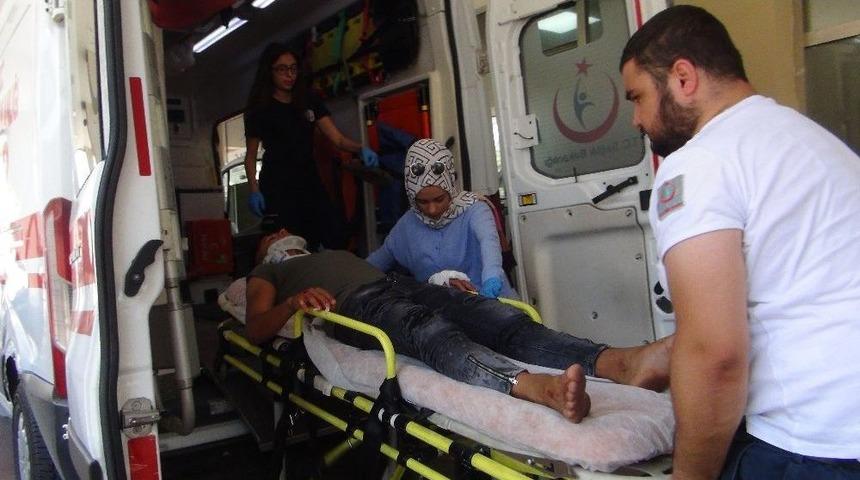 Park Halindeki Araca &Ccedil;arpan Otomobilin S&uuml;r&uuml;c&uuml;s&uuml; Yaralandı