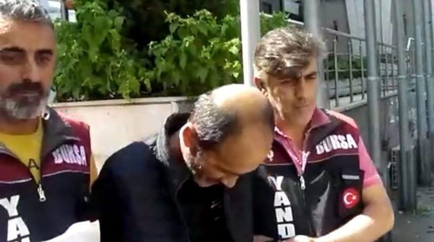 Yaşlı Adamın Parasını &Ccedil;almaya &Ccedil;alışırken Su&ccedil;&uuml;st&uuml; Yakalandı