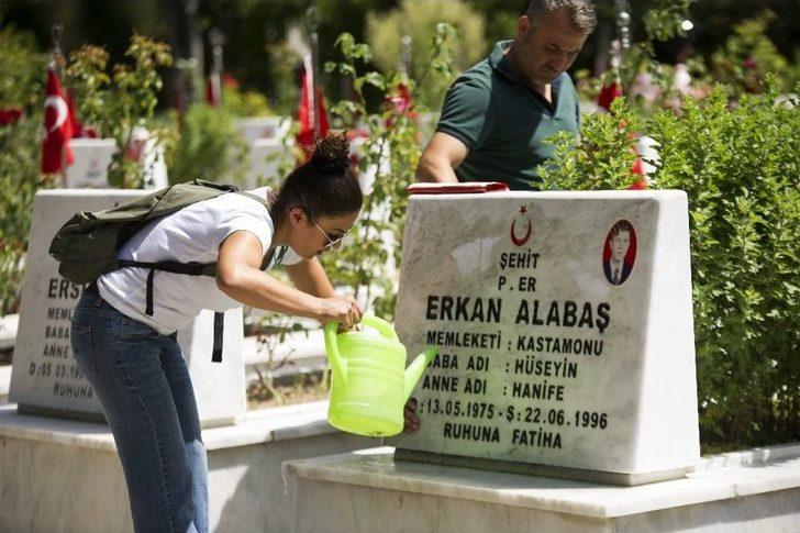 Şehit Yakınlarının Hüzünlü Bayramı G4