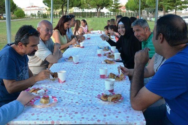 Başkan Eşkinat Kamptan Dönen Ailelerle Piknikte Buluştu