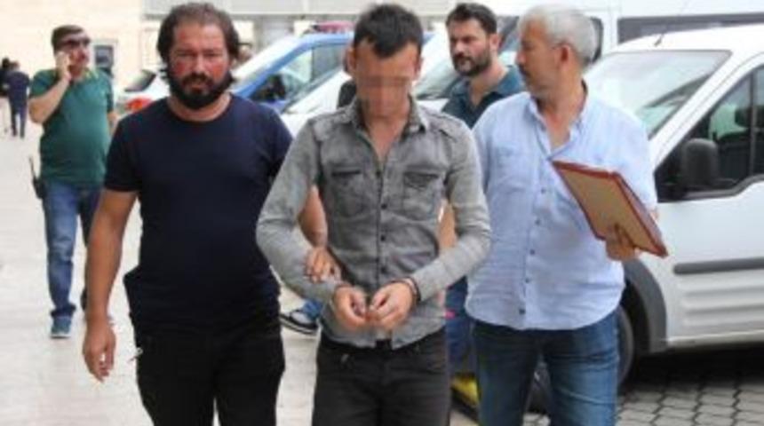Polis 27 Kameranın G&ouml;r&uuml;nt&uuml;lerini İnceleyip Oto Hırsızını Yakaladı