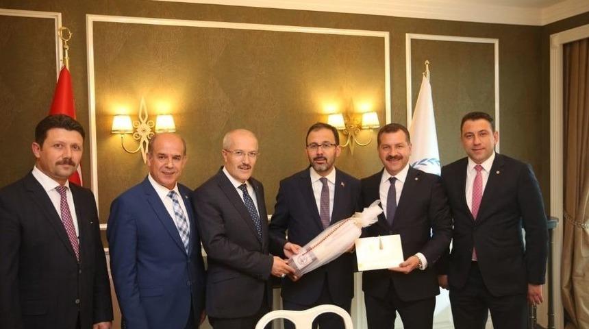 Bakanı Kırmızı Dipli Mum İle Kurtdere&rsquo;ye Davet