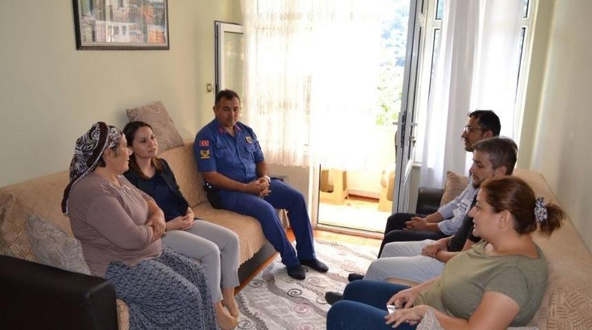 Kaymakam Turan, Şehit Ailelerini Yalnız Bırakmadı