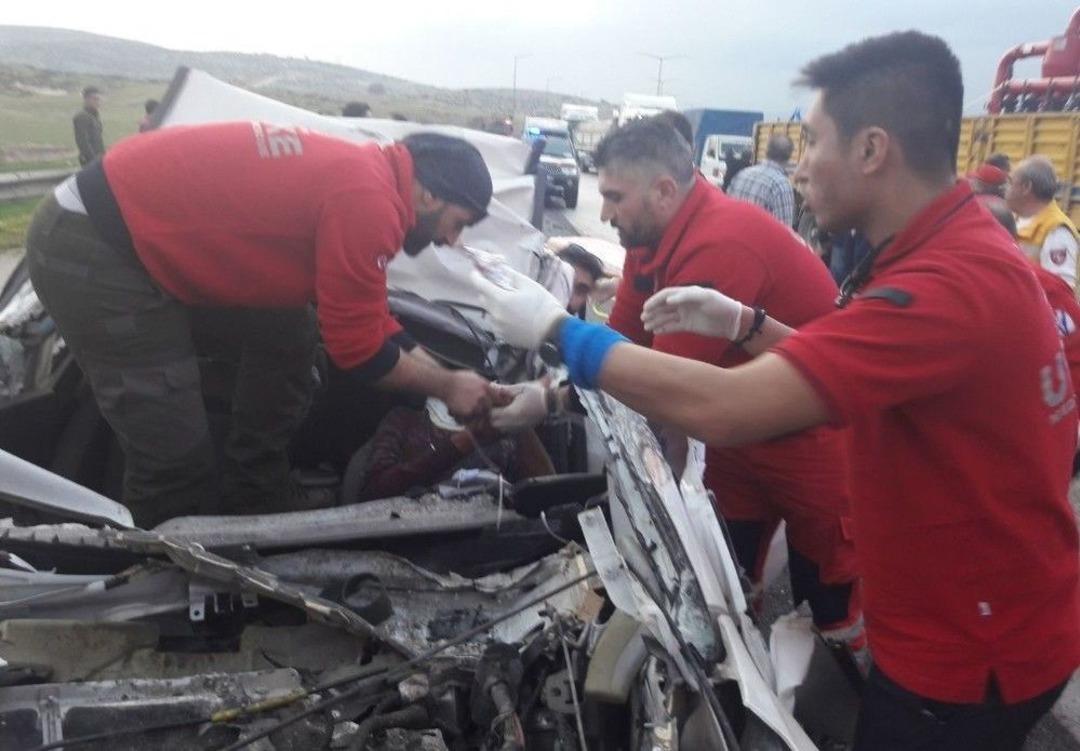 Suriye Sınırına Giden D&uuml;zce Ve Kocaeli Umke Ekibi Yolda Hayat Kurtardı