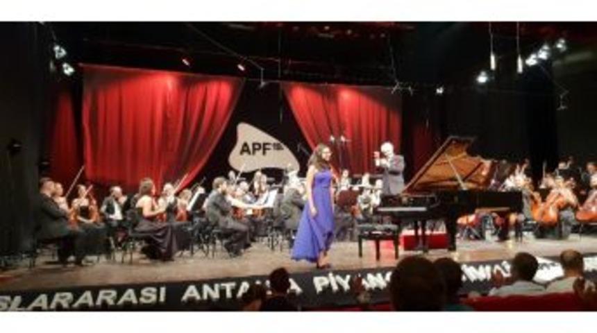 Devlet Konservatuvarı &Ouml;ğrencisi Piyano Yarışmasından Birincilikle D&ouml;nd&uuml;