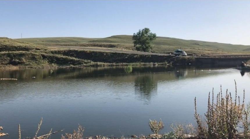 Yasağa Aldırış Etmeyen Balıkçılar Kars Barajı’nda Balık Avlıyor