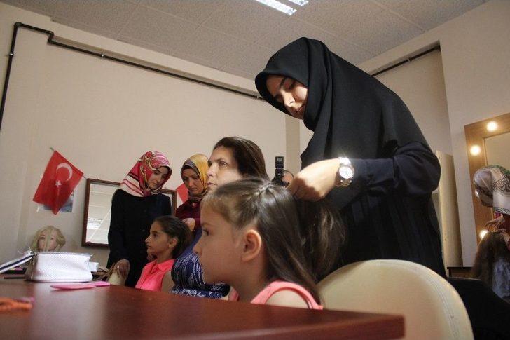 Savaştan Kaçan Suriyeli Kadınlar, Kuaför Olma Hayali Kuruyor G3