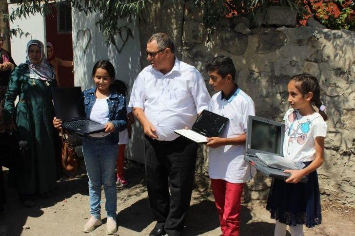 Gümrük Bölge Müdürü’nden Köy Çocuklarına Laptop Bağışı Kampanyası