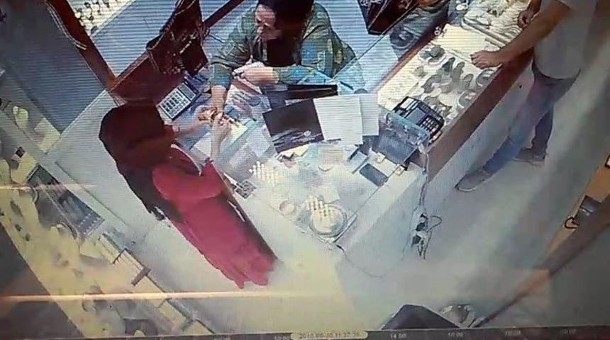 Polisin Her Yerde Aradığı Su&ccedil; Makinesi, Yakalanınca Roman Havası Oynadı