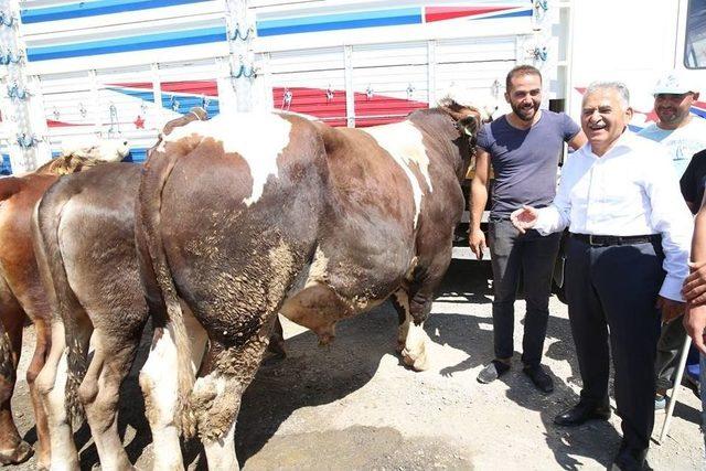 Başkan Memduh Büyükkılıç 9 Satış Pazarlığında ’hayırlı Olsun’ Dedi