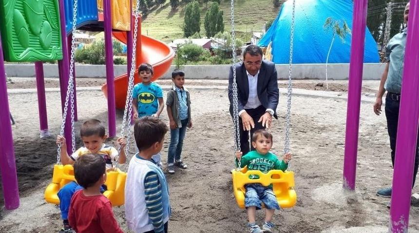 Başkan Toksoy’un Çocuk Sevgisi, Çocukların Da Başkan Sevgisi