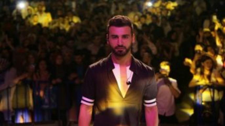 Emre Kaya&rsquo;dan T&uuml;m Hayranlarına Fotoğraf S&ouml;z&uuml;