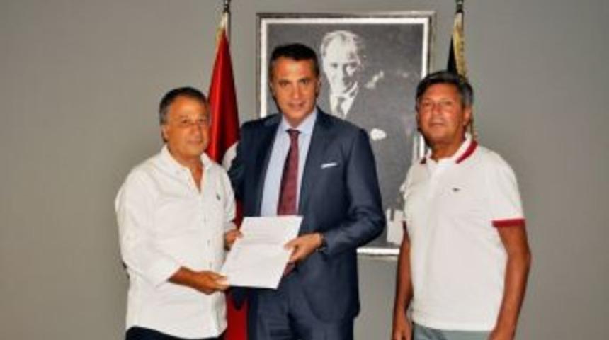 Fikret Orman, Başkanlık Dilekçesini Teslim Etti