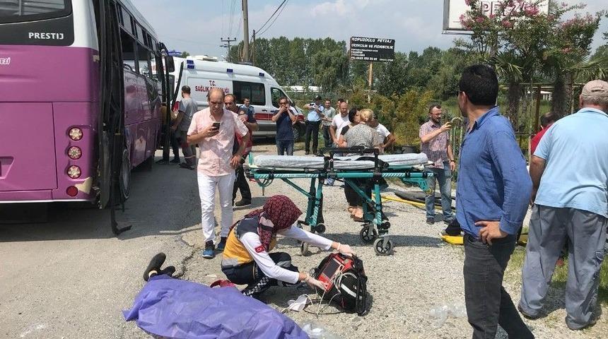 Tır Halk Otob&uuml;s&uuml; İle &Ccedil;arpıştı: 1 &Ouml;l&uuml;, 14 Yaralı