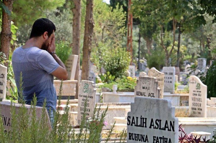 Mezarlık Ve Şehitliklerde Hüzünlü Bayram G2