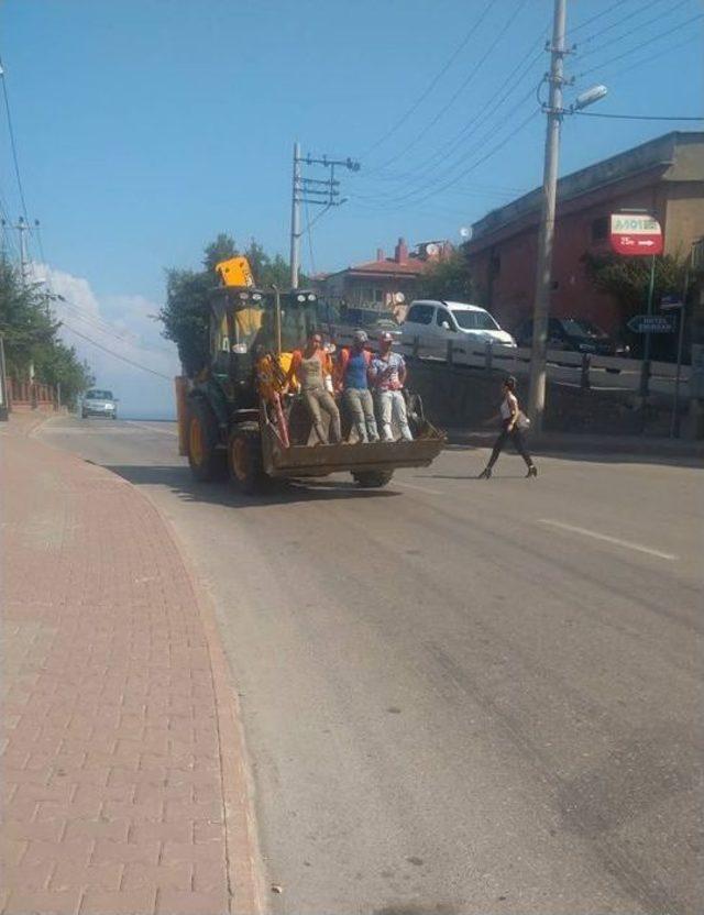 Zonguldak’ta İş Makinesi Üzerinde Tehlikeli Yolculuk