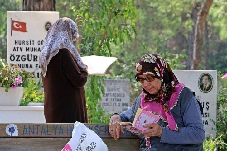 Mezarlık Ve Şehitliklerde Hüzünlü Bayram G4