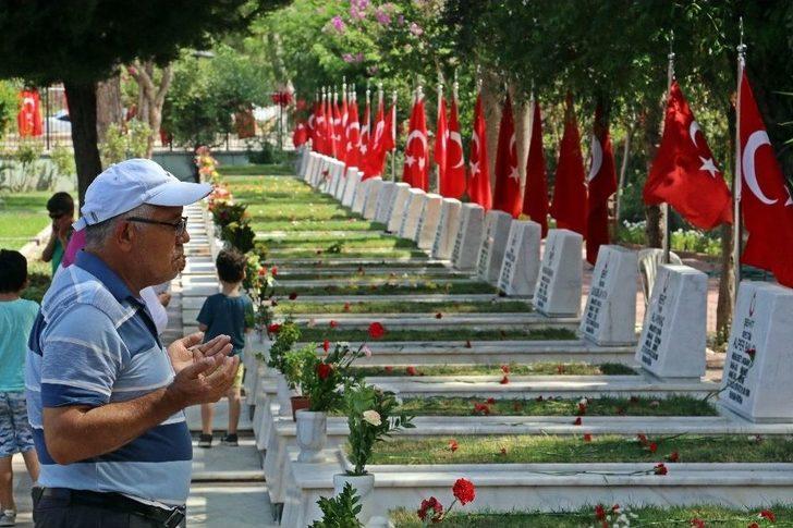 Mezarlık Ve Şehitliklerde Hüzünlü Bayram G5