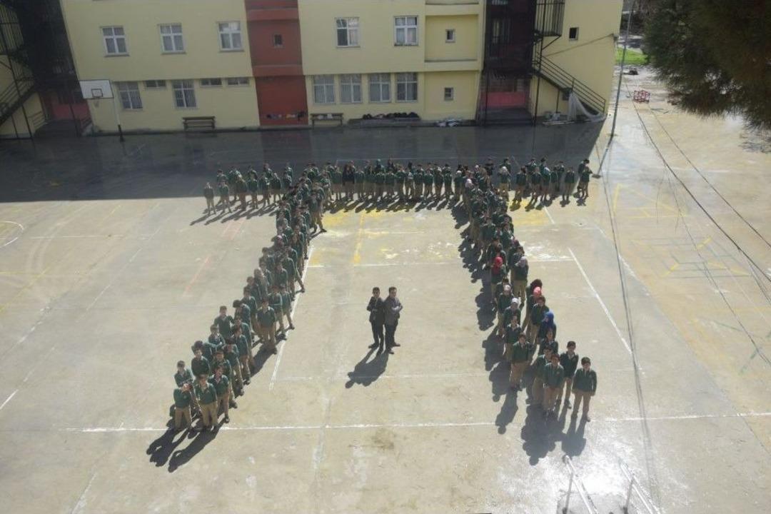 &Ouml;ğrenciler Pi Sayısı Sembol&uuml; Oluşturuldu