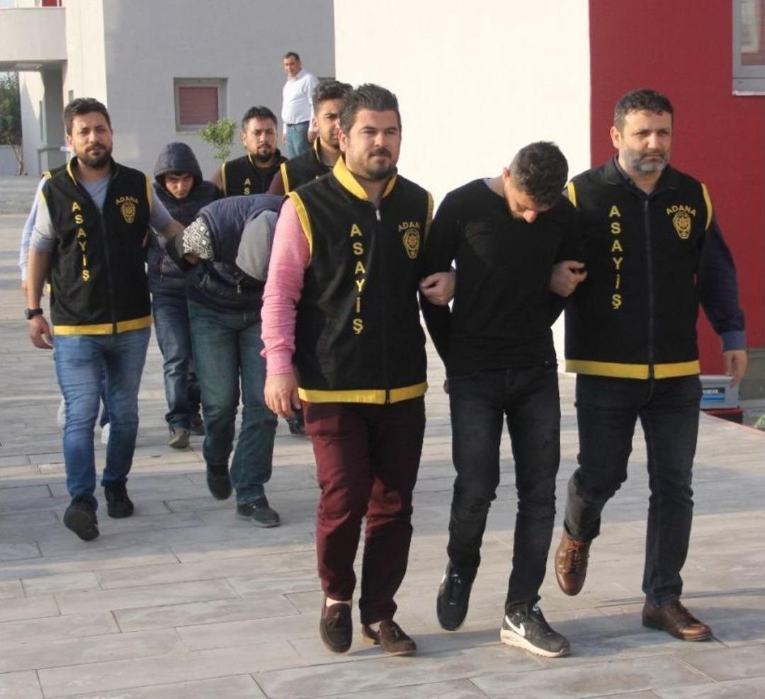 Sahte Polisler Ger&ccedil;ek Polislerden Ka&ccedil;amadı