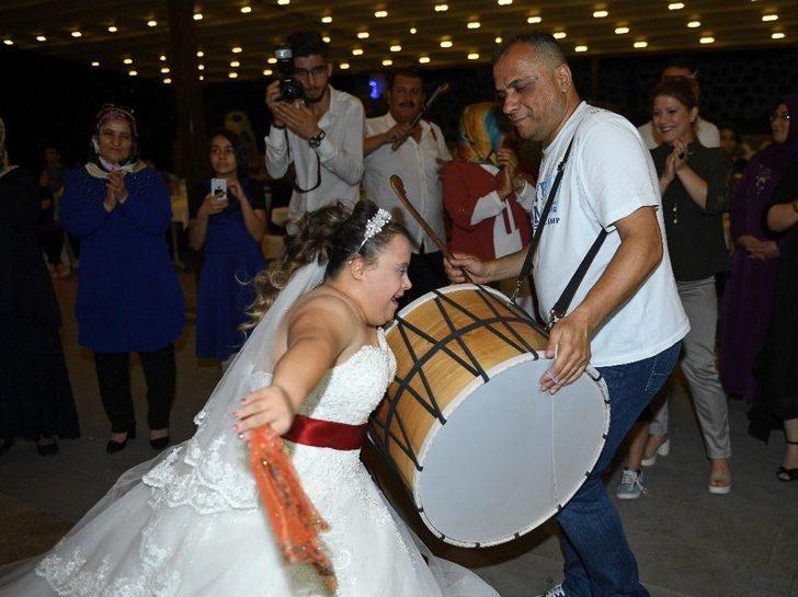Down Sendromlu Genç Kızın Evlilik Hayali Gerçek Oldu G5