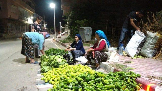 Yaşlı Kadının Çalışma Azmi Örnek Oldu