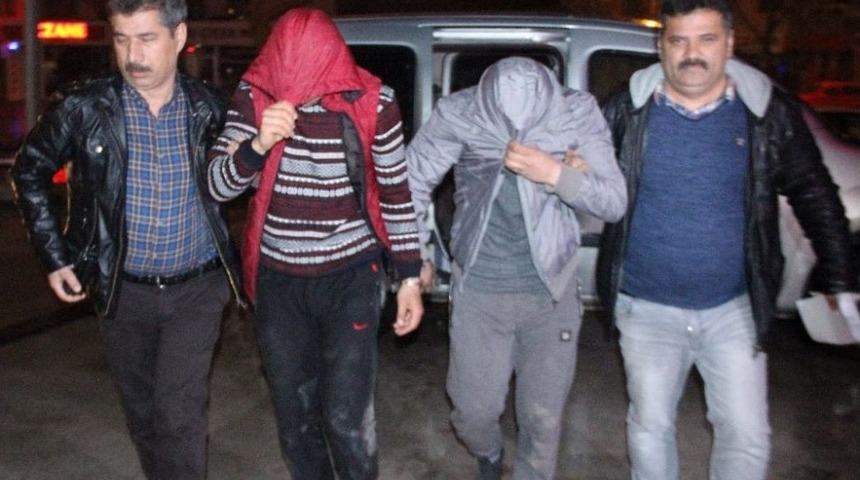 Hamburgerciden Para &Ccedil;aldılar, 5 Dakikada Yakalandılar