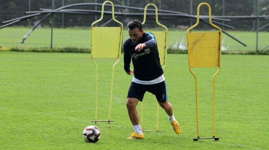 Adana Demirspor&rsquo;da Yeni Transferler Takımla &Ccedil;alışmalara Başladı