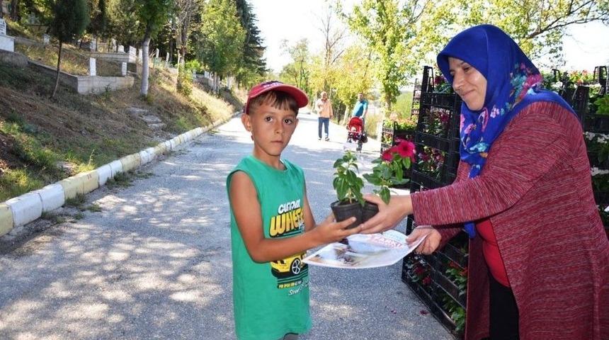 Bozüyük’teki Mezarlıklarda Arefe Yoğunluğu